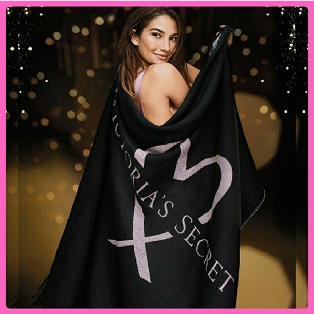 NEW Victoria's Secret Cozy blanket
